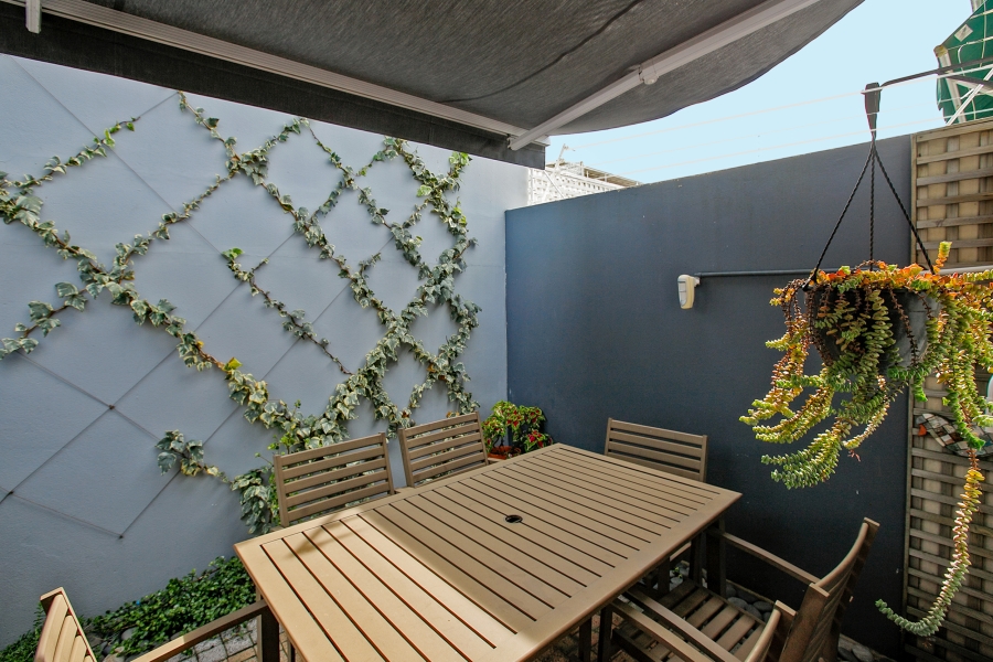 2 Bedroom Property for Sale in Harfield Village Western Cape